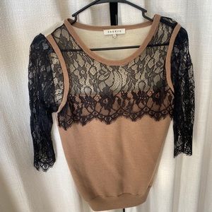 Tricolor SANDRO sweater with lace details !